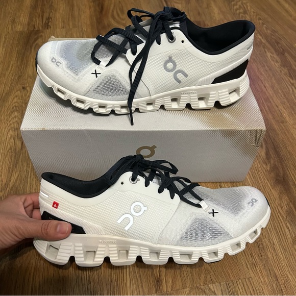 ON CLOUD X white black athletic running training shoes sneakers women’s 8.5 new - Picture 8 of 8